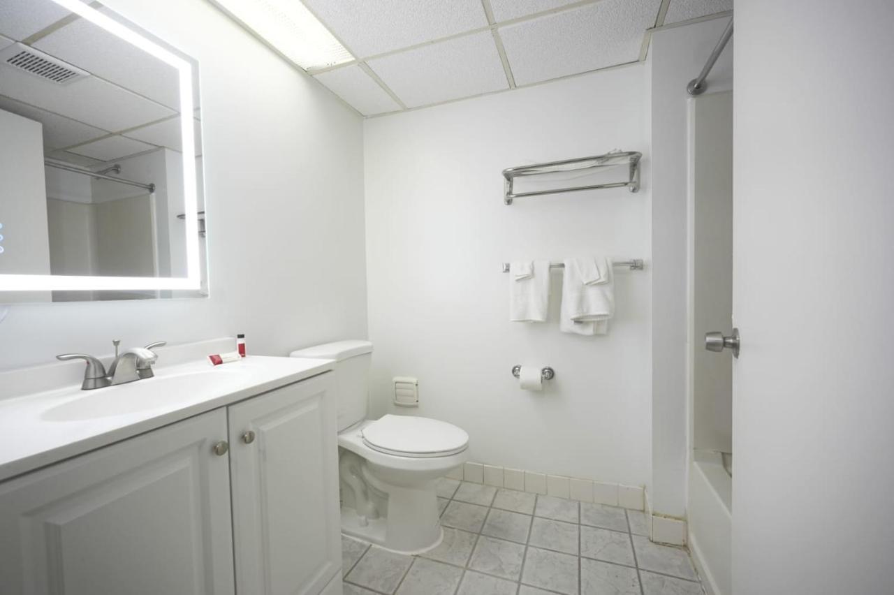 Greenwoods Inn & Suites Berlin Buitenkant foto