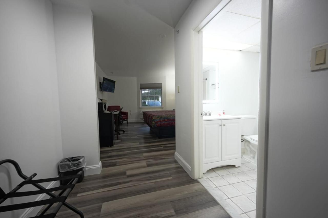 Greenwoods Inn & Suites Berlin Buitenkant foto